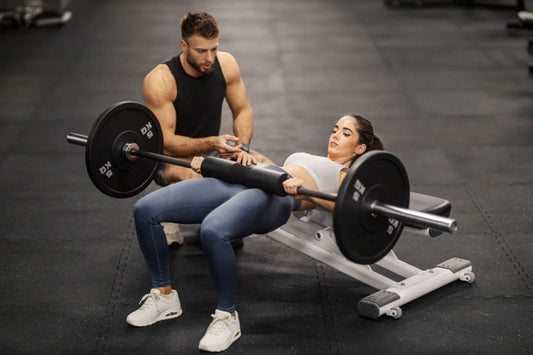 Cum să faci corect hip thrust pentru fesieri puternici și definiți?