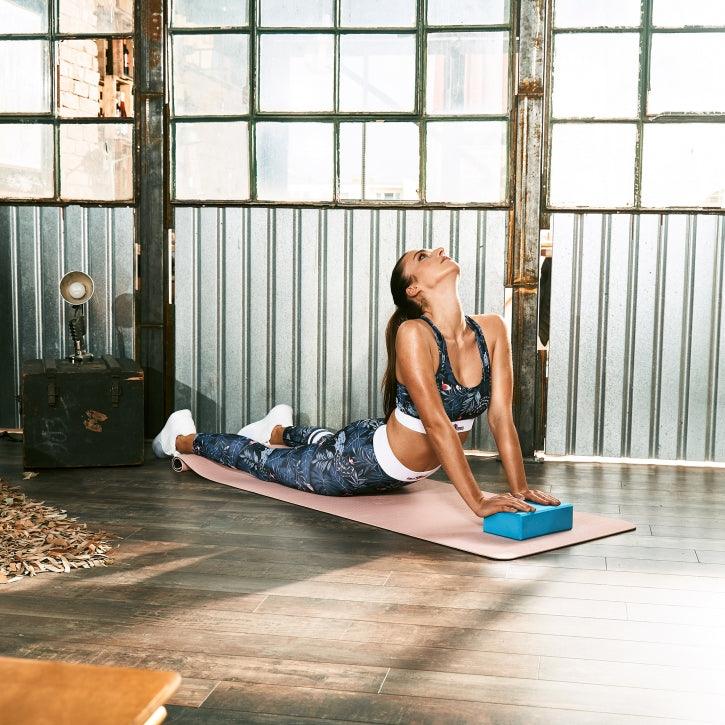 Saltea de yoga cu partea inferioară antiderapantă, lățime 60 cm și grosime 0,6 cm