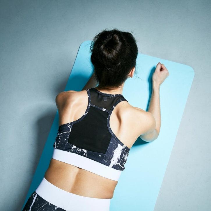 Saltea de yoga cu partea inferioară antiderapantă, lățime 60 cm și grosime 0,6 cm