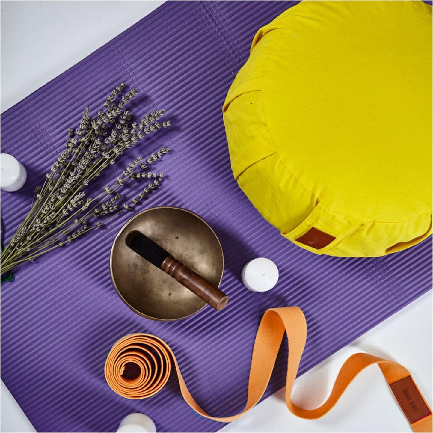 Set de yoga incluzând pernă și curea de yoga în diverse culori