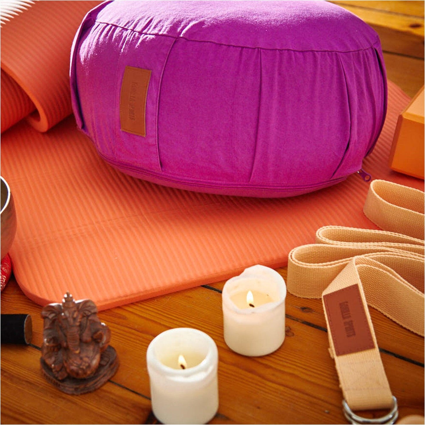 Set de yoga incluzând pernă și curea de yoga în diverse culori