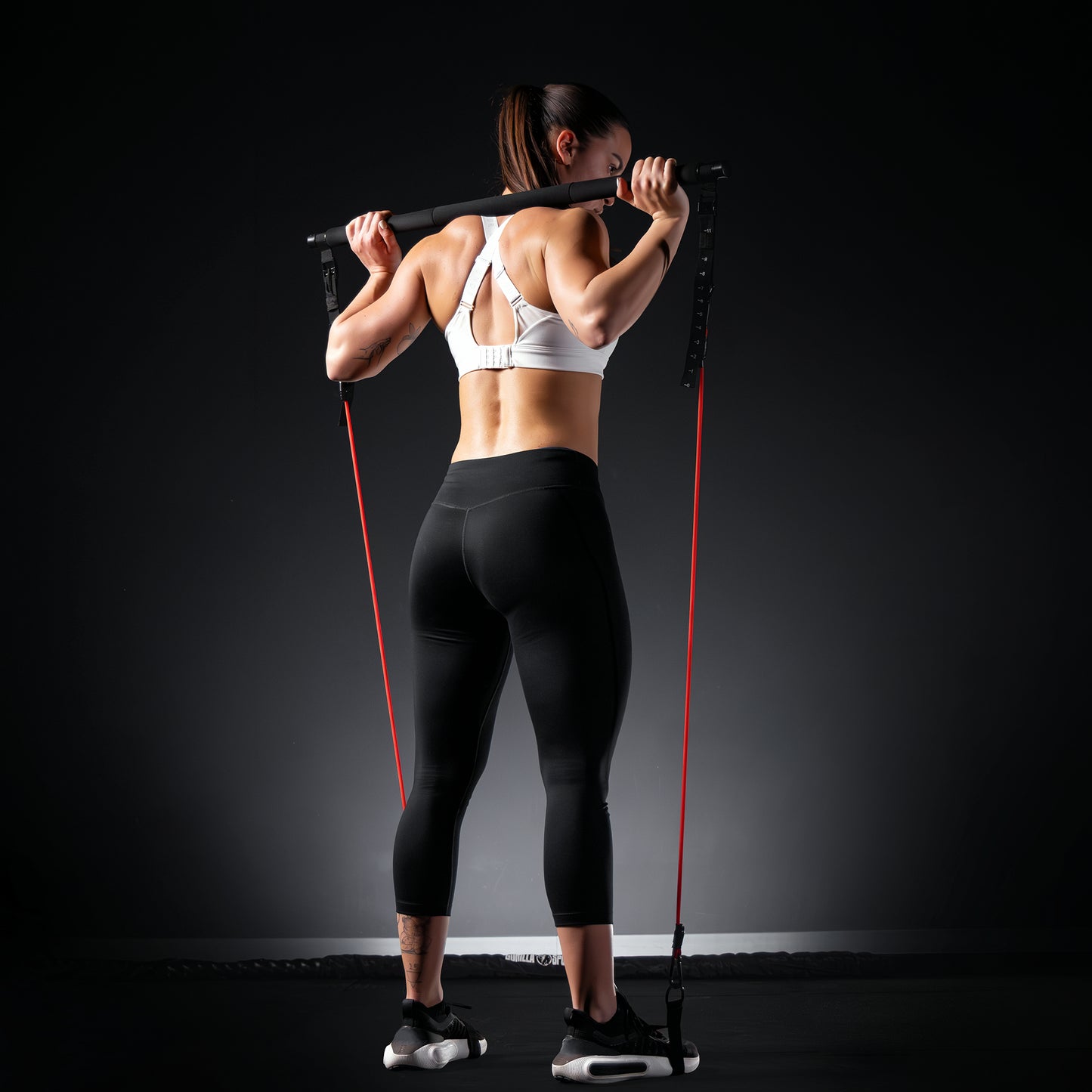 Set Pilates incluzând bară și benzi de rezistență
