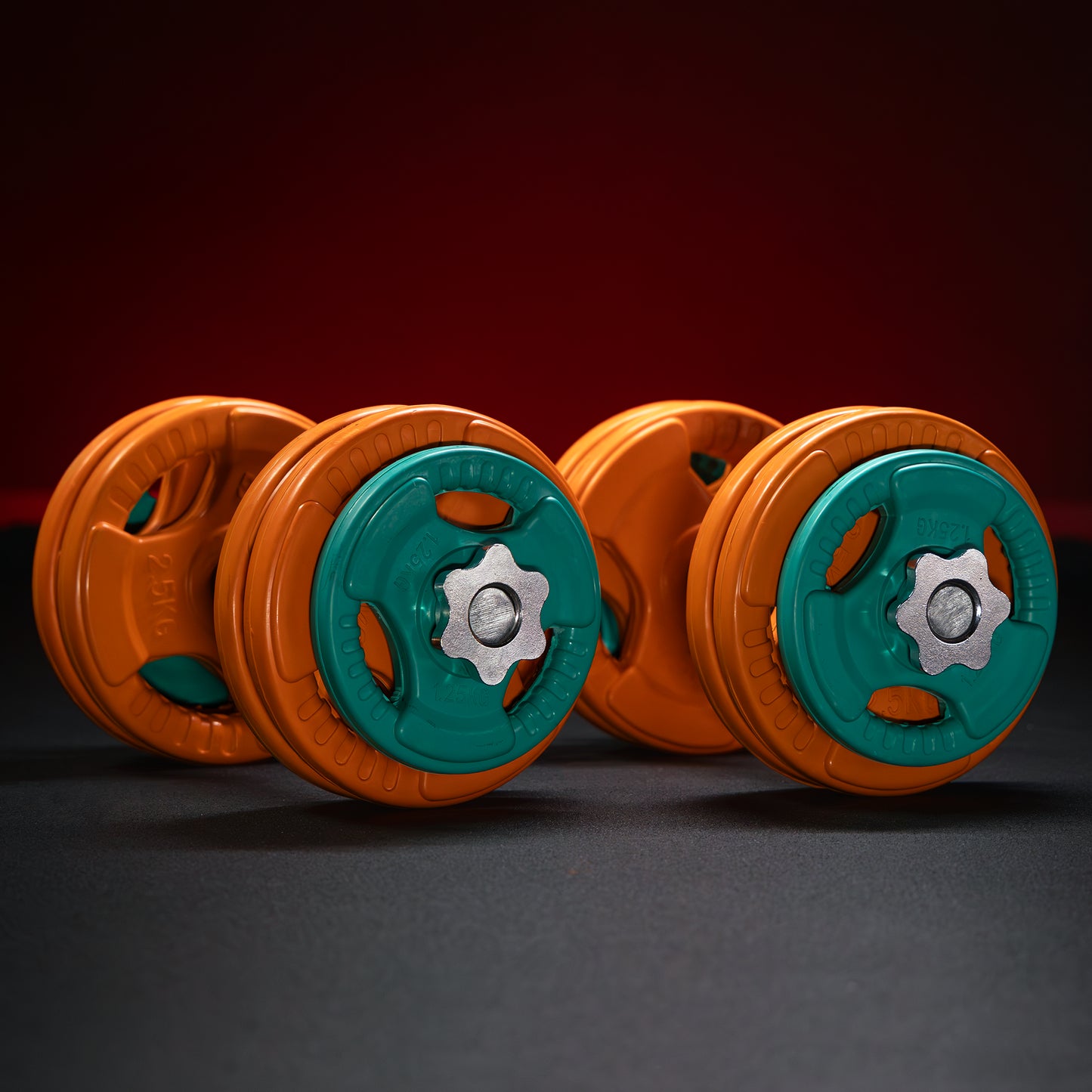 Set de gantere cu mâner din cauciuc 30 kg cu închizători