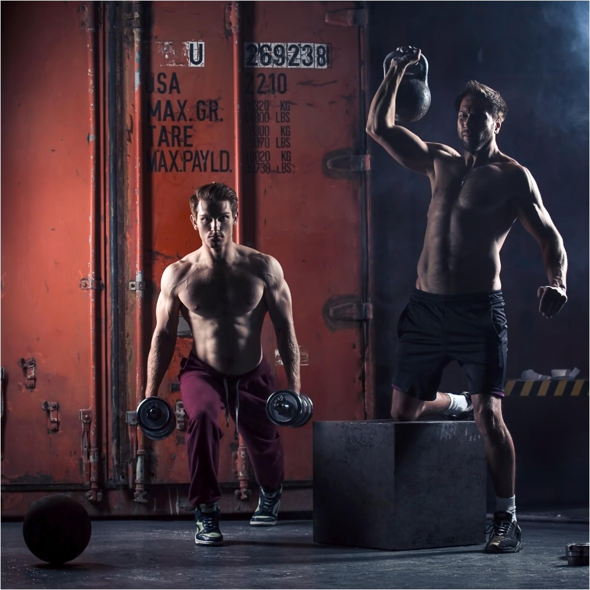 Kettlebell profesional MOVIT®, 16 kg, din fonta, rosu - Gorilla Sports Ro